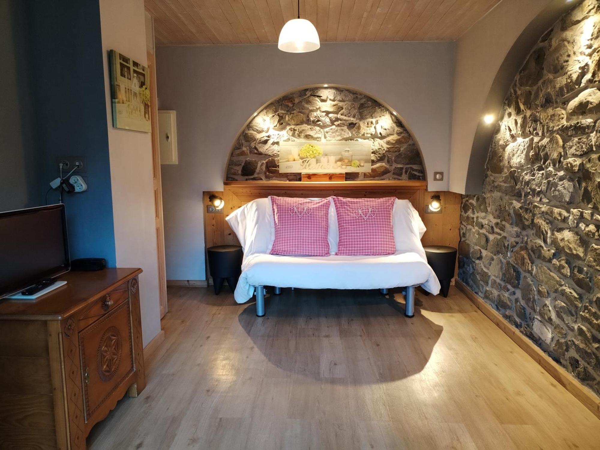 Hotel-Spa Le Morillon Charme & Caractere Exterior foto
